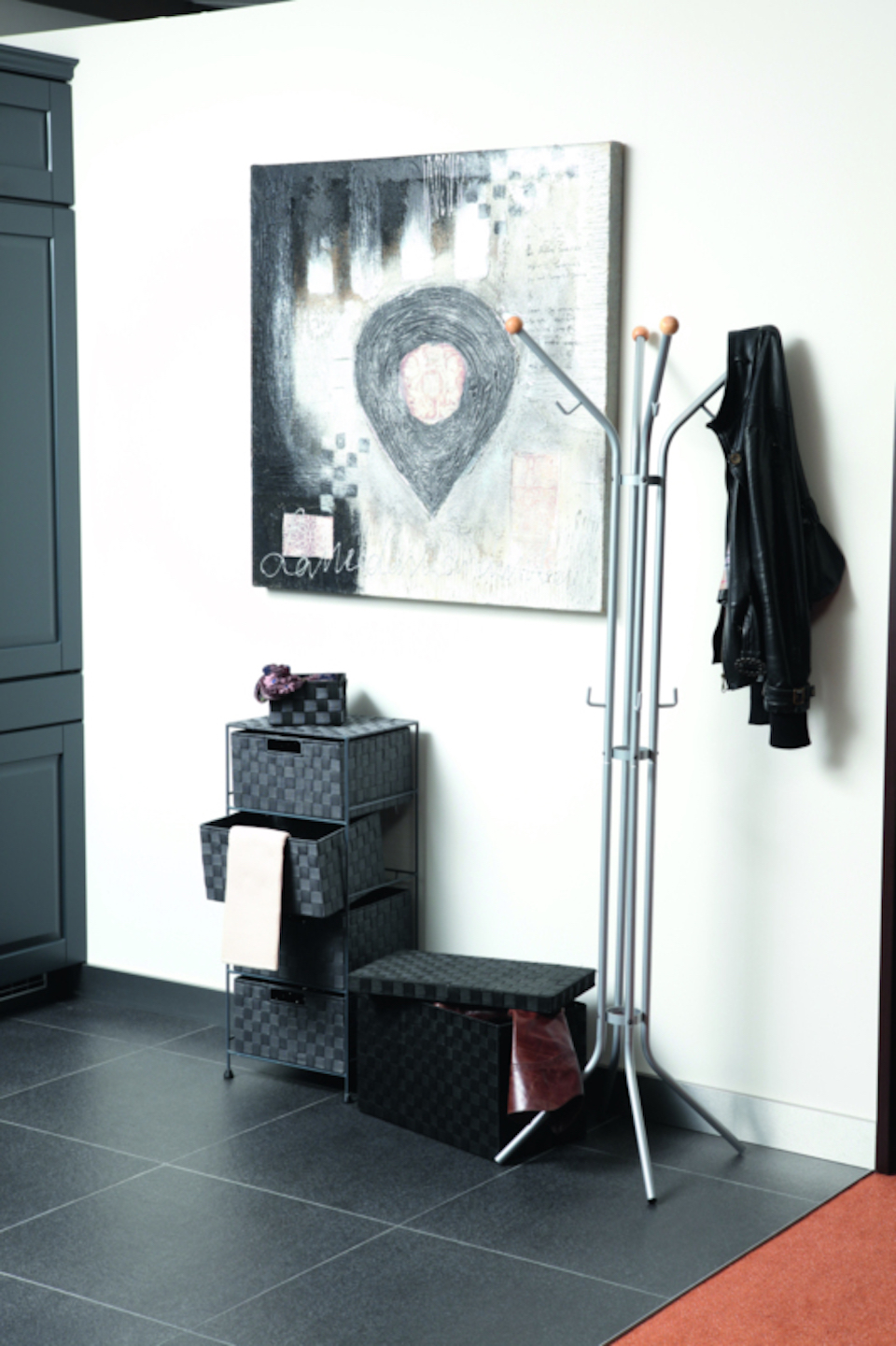 Garderobenständer aus Metall mit Holzknöpfen | Höhe 175cm | Grau