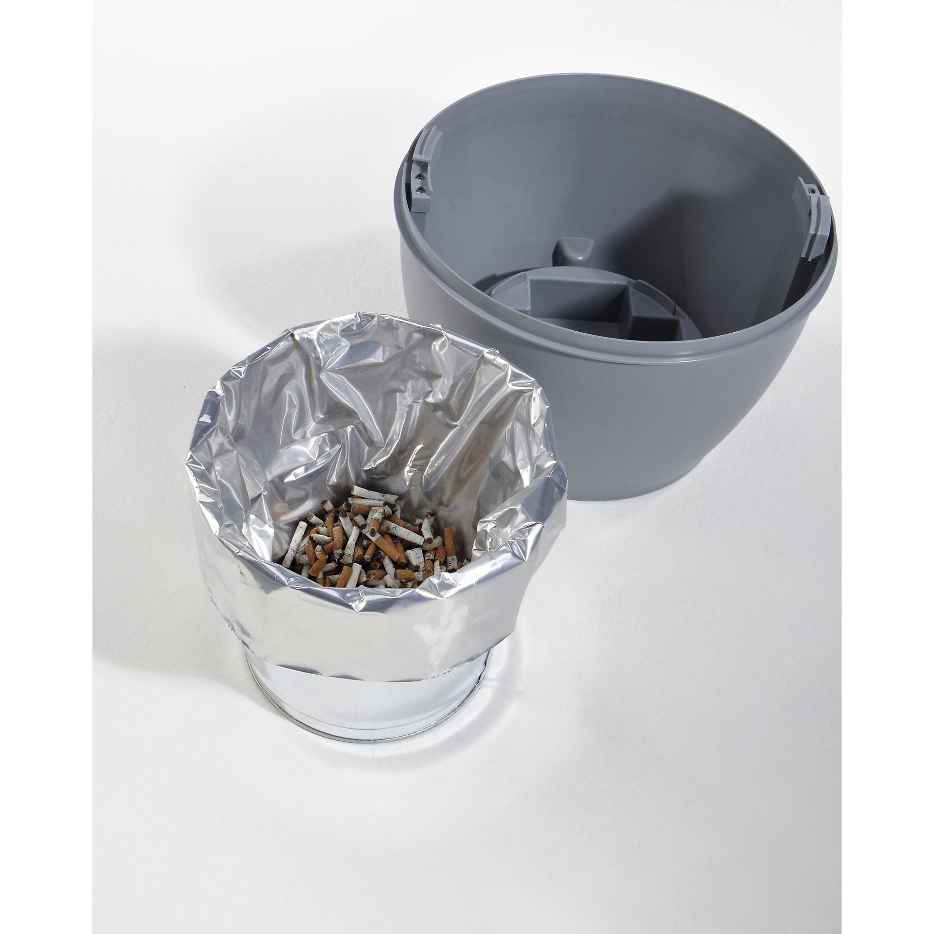 Justrite Sicherheits-Standascher aus Kunststoff Elite Smoker Cease Fire® | 15 Liter Innenbehälter, selbstlöschend | HxB 97x31cm | Beige